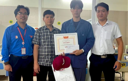 Nam sinh lao vào biển lửa cứu người, được Đại học Bách khoa Hà Nội khen thưởng