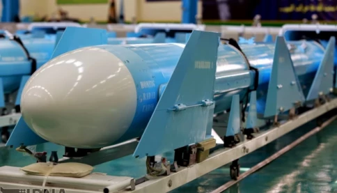 Iran dùng tên lửa gì để bắn vào tàu sân bay Mỹ?