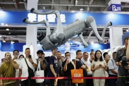Robot dịch vụ đang phát triển nhanh hơn robot công nghiệp ở Trung Quốc