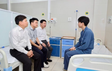 🇻🇳 🎖️Quyền Bộ trưởng Bộ GDĐT tặng Bằng khen sinh viên dũng cảm cứu người