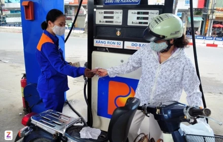 Giá xăng dầu giảm mạnh trong đêm