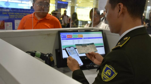 Thủ tướng yêu cầu 100% sân bay, cửa khẩu ứng dụng sinh trắc học, VNeID trong năm 2025