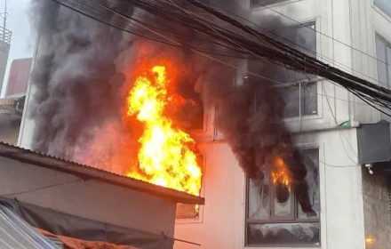 Cháy nhà 6 tầng ở Lĩnh Nam, nghi liên quan tia lửa điện từ công trình xây dựng