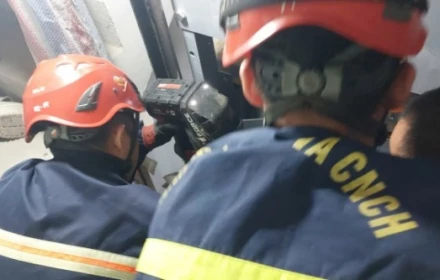 Người đàn ông bị mắc kẹt trong thang máy ở Phú Thọ đã tử vong