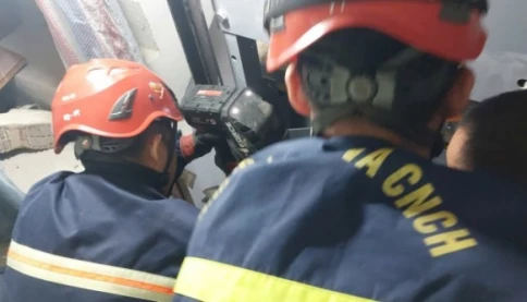 Người đàn ông bị mắc kẹt trong thang máy ở Phú Thọ đã tử vong