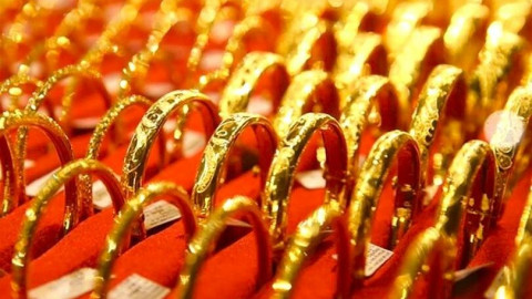 Giá vàng lập đỉnh mới: Vàng nhẫn vượt 99 triệu đồng/lượng, vàng miếng SJC cũng tăng kỷ lục