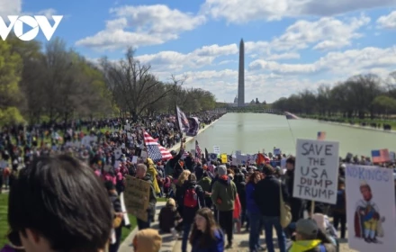 Biểu tình “No Kings” diễn ra trên toàn nước Mỹ phản đối Tổng thống Trump