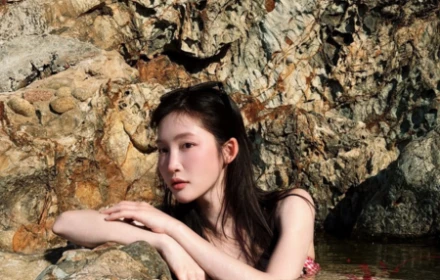 Juky San bị chỉ trích vì hành động tắm trong Giếng Tiên