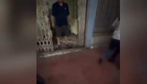 Tạm giữ người đàn ông hành hung 3 mẹ con ở phố Lò Đúc