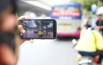 Từ 1/4: Chỉ cần một cú chạm, người dân có thể phản ánh vi phạm giao thông ngay tại chỗ qua ứng dụng VNeID