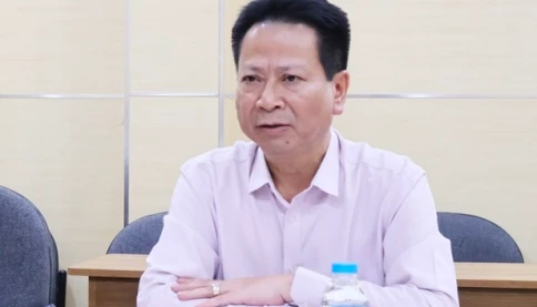 Thủ đoạn che đậy tiền nhận hối lộ của cựu phó cục trưởng đang bỏ trốn