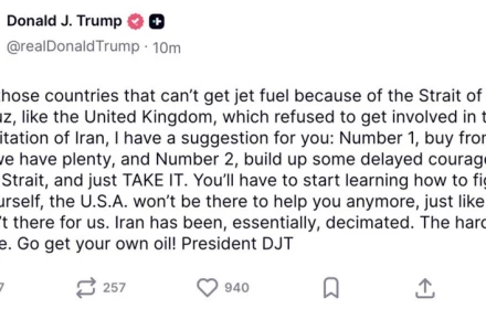 Ông Trump vừa bảo: quốc gia nào cần dầu thì mua từ Mỹ hoặc can đảm đến eo biển Hormuz