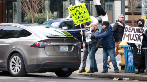 Canada tẩy chay Tesla, loại bỏ mọi ưu đãi