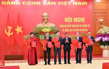 Công bố quyết định của Bộ Chính trị về tổ chức và lãnh đạo VTV, VOV, TTXVN và hai Viện Hàn lâm