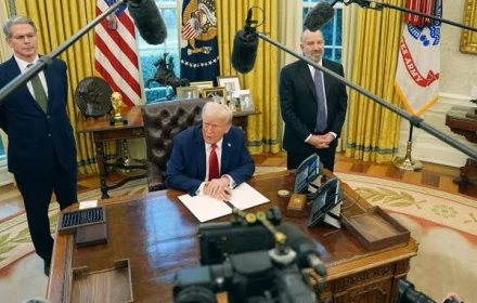 Lần đầu tiên trong lịch sử Mỹ, tổng thống đương nhiệm trực tiếp tranh luận với bà mẹ nhập cư về quyền công dân bẩm sinh