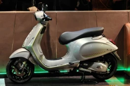 Vespa Sprint Tech trình làng tại Việt Nam: tích hợp nhiều công nghệ độc lạ, giá "chỉ" hơn 100 triệu đồng