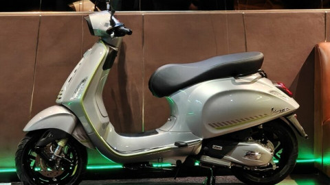 Vespa Sprint Tech trình làng tại Việt Nam: tích hợp nhiều công nghệ độc lạ, giá "chỉ" hơn 100 triệu đồng