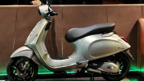 Vespa Sprint Tech trình làng tại Việt Nam: tích hợp nhiều công nghệ độc lạ, giá "chỉ" hơn 100 triệu đồng