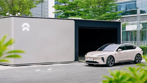 BYD tuyên bố sạc xe điện nhanh như đổ xăng, NIO và CATL chọn hướng hoán đổi pin. Giải pháp nào tốt nhất?