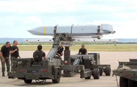 Mỹ dồn hầu hết tên lửa hành trình tàng hình JASSM-ER tới Iran