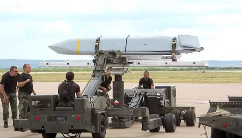 Mỹ dồn hầu hết tên lửa hành trình tàng hình JASSM-ER tới Iran