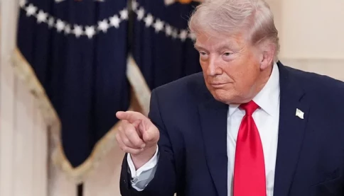 Phát ngôn gây sốc của ông Donald Trump làm dấy lên tranh cãi chính trị và lo ngại leo thang xung đột