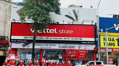 Quên xếp hàng dài đi! Hà Nội 'số hóa' thủ tục hành chính ngay tại cửa hàng quen thuộc