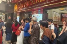 Bất chấp lãnh đạo Bảo Tín Minh Châu bị bắt. Cửa hàng Bảo Tín Minh Châu tấp nập khách mua vàng