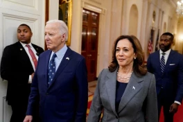 Ông Biden, bà Harris và hàng loạt quan chức bị ông Trump tước quyền miễn trừ an ninh
