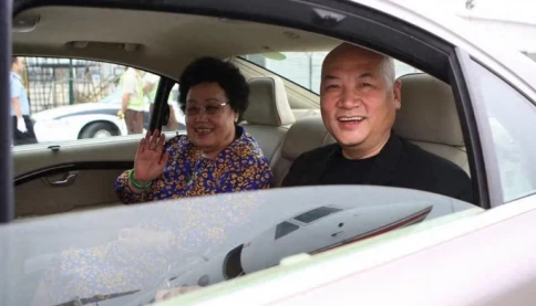 Vợ tỷ phú qua đời, 'Đường Tăng' Trì Trọng Thụy nhận bao nhiêu từ khối tài sản 6,8 tỷ USD?