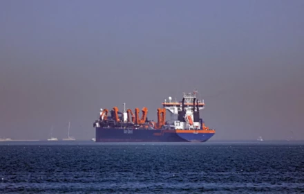 Iran và Oman tính thu phí tàu qua eo Hormuz: Bước ngoặt địa chính trị và cú sốc mới với kinh tế toàn cầu