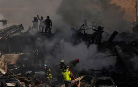 Iran đóng eo biển Hormuz, dọa hủy lệnh ngừng bắn