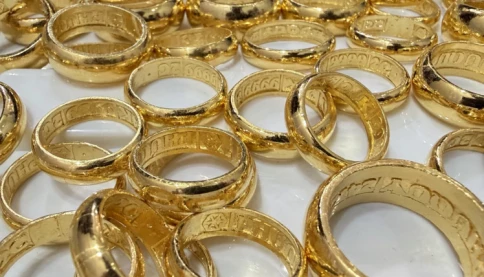 Vì sao giá vàng đồng loạt giảm rất mạnh?