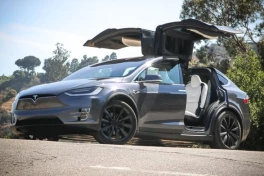 Vì sao Tesla bị 'cấm cửa' tại triển lãm ôtô lớn nhất Canada?