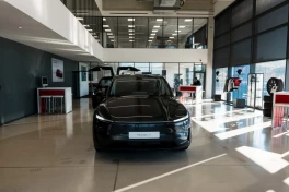 Tesla đang gặp một vấn đề, không chỉ là chuyện chính trị của Elon Musk