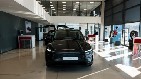 Tesla đang gặp một vấn đề, không chỉ là chuyện chính trị của Elon Musk