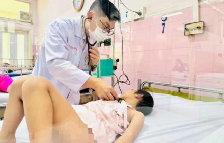 Số ca nghi ngộ độc tăng nhanh trong vụ hàng chục học sinh TPHCM nhập viện sau bữa ăn ở trường