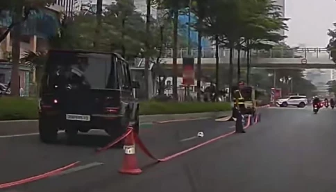 Hà Nội: Cụ ông tử vong sau va chạm với ô tô Mercedes G63