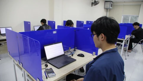 Có phải sắp tới thi tốt nghiệp THPT sẽ chuyển hẳn sang máy tính không?