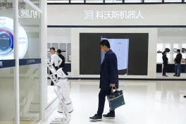 Ecovacs sẽ sản xuất robot hình người làm việc trong các gia đình