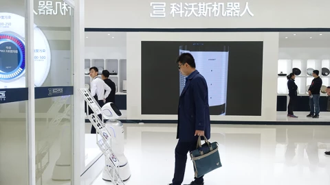 Ecovacs sẽ sản xuất robot hình người làm việc trong các gia đình