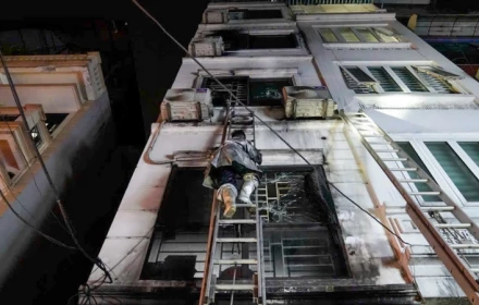 Cháy nhà 5 tầng giữa đêm ở Hà Nội: 5 người mắc kẹt được cứu, hồi chuông cảnh báo nguy cơ “bẫy lửa” trong nhà ống