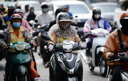 Xử lý sớm trẻ kiệt sức do nóng bức không để sốc nhiệt