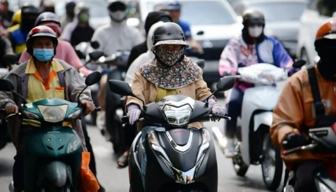 Xử lý sớm trẻ kiệt sức do nóng bức không để sốc nhiệt