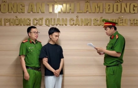 'Thao tác giúp' khách trên điện thoại, nhân viên ngân hàng lừa khách 1,7 tỉ đồng