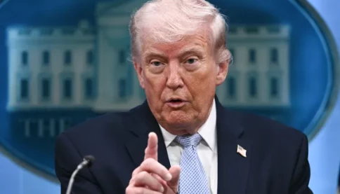 Mỹ bắt đầu phong tỏa các cảng của Iran, Tehran đe dọa trả đũa.