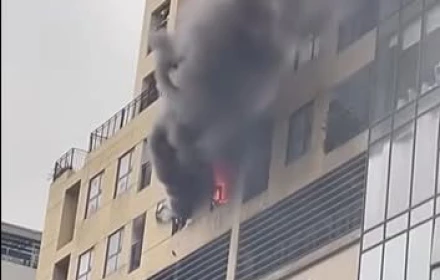 Đang cháy lớn tại một chung cư trên đường Trường Chinh - Hà Nội. Mong không ai bị sao 🙏🙏🙏