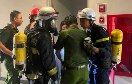 Cháy căn hộ chung cư trên phố Vương Thừa Vũ (Hà Nội), kịp thời giải cứu 3 người 🔥