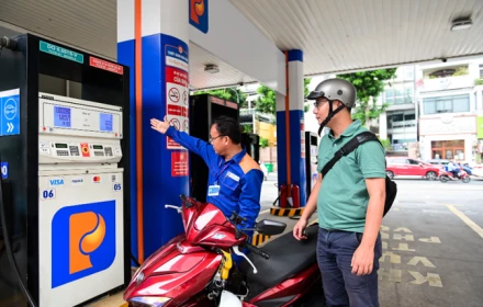 Giá dầu ngày 14/4 “lao dốc” sau cú xoay trục Mỹ - Iran, mất hơn 14% chỉ trong 1 tuần, xăng trong nước vẫn rẻ bất ngờ