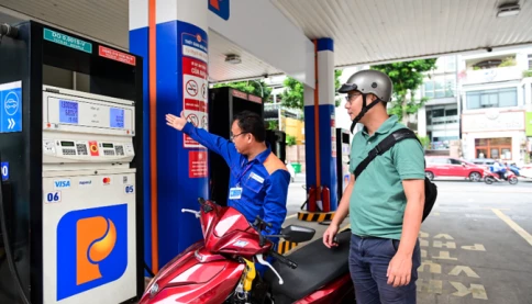 Giá dầu ngày 14/4 “lao dốc” sau cú xoay trục Mỹ - Iran, mất hơn 14% chỉ trong 1 tuần, xăng trong nước vẫn rẻ bất ngờ